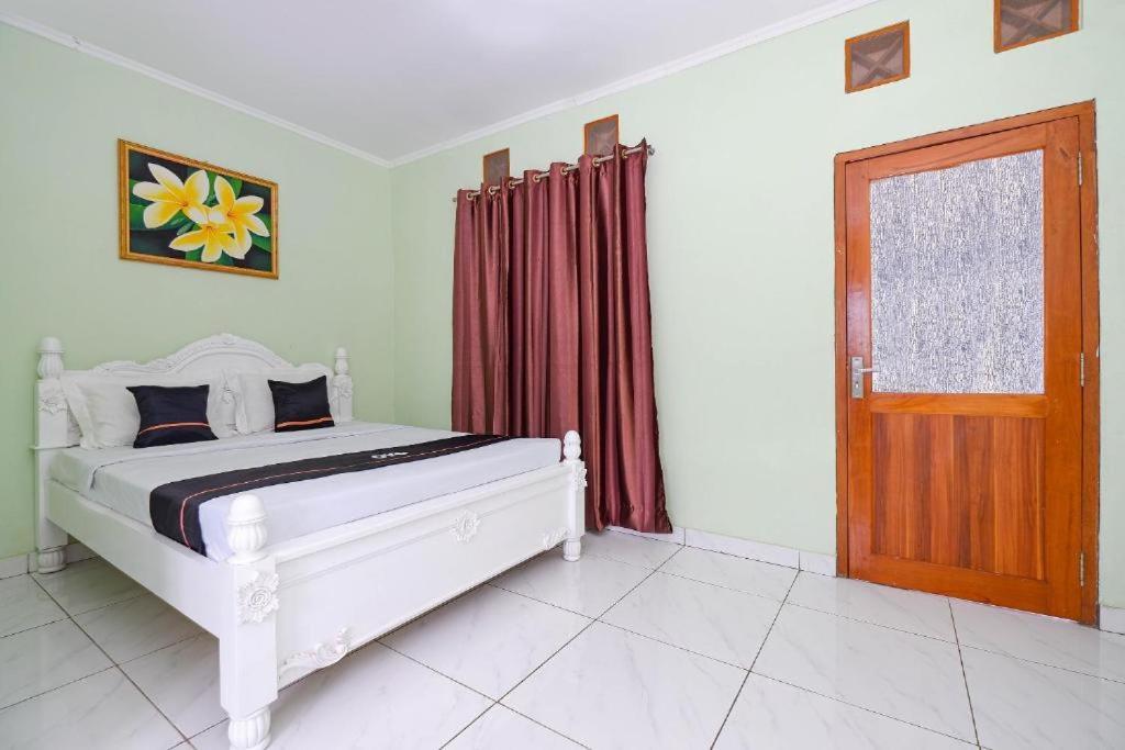 Guest House Gethsemane Salatiga Buitenkant foto
