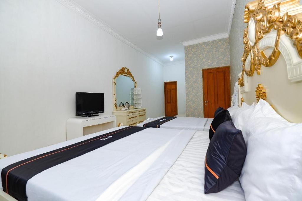 Guest House Gethsemane Salatiga Buitenkant foto