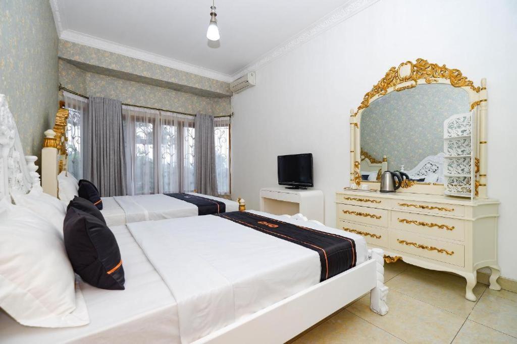 Guest House Gethsemane Salatiga Buitenkant foto