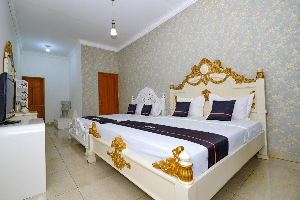 Guest House Gethsemane Salatiga Buitenkant foto