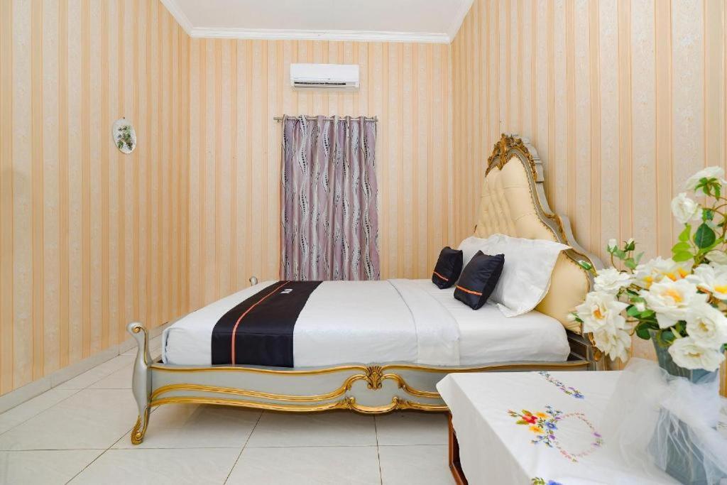 Guest House Gethsemane Salatiga Buitenkant foto