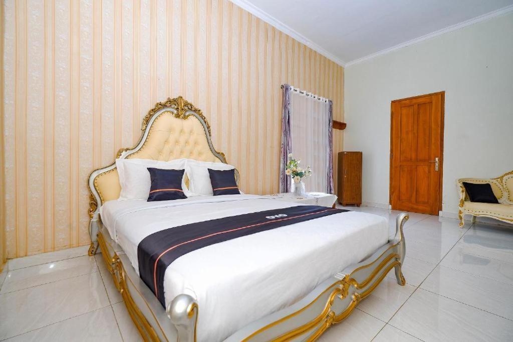 Guest House Gethsemane Salatiga Buitenkant foto