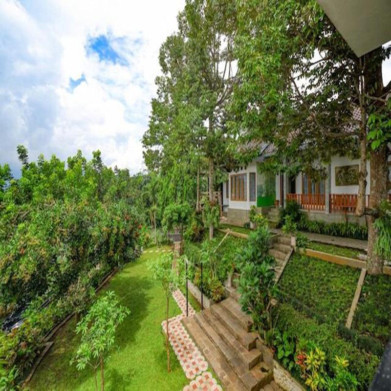 Guest House Gethsemane Salatiga Buitenkant foto