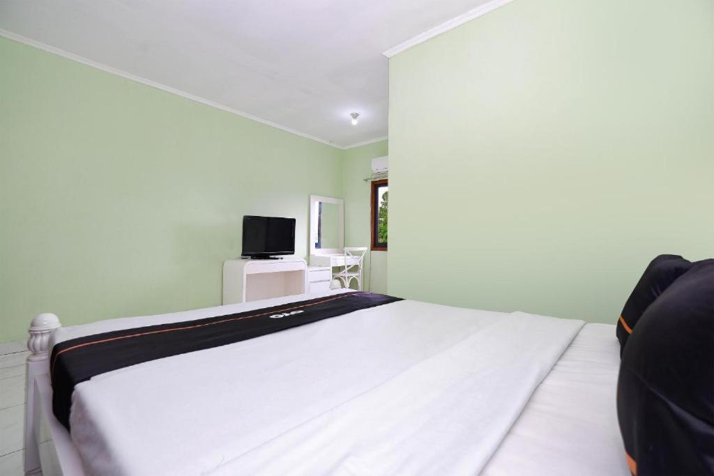 Guest House Gethsemane Salatiga Buitenkant foto