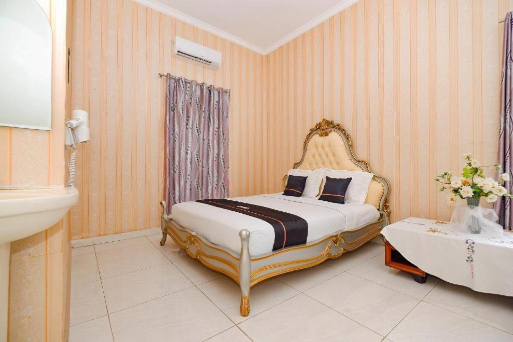 Guest House Gethsemane Salatiga Buitenkant foto