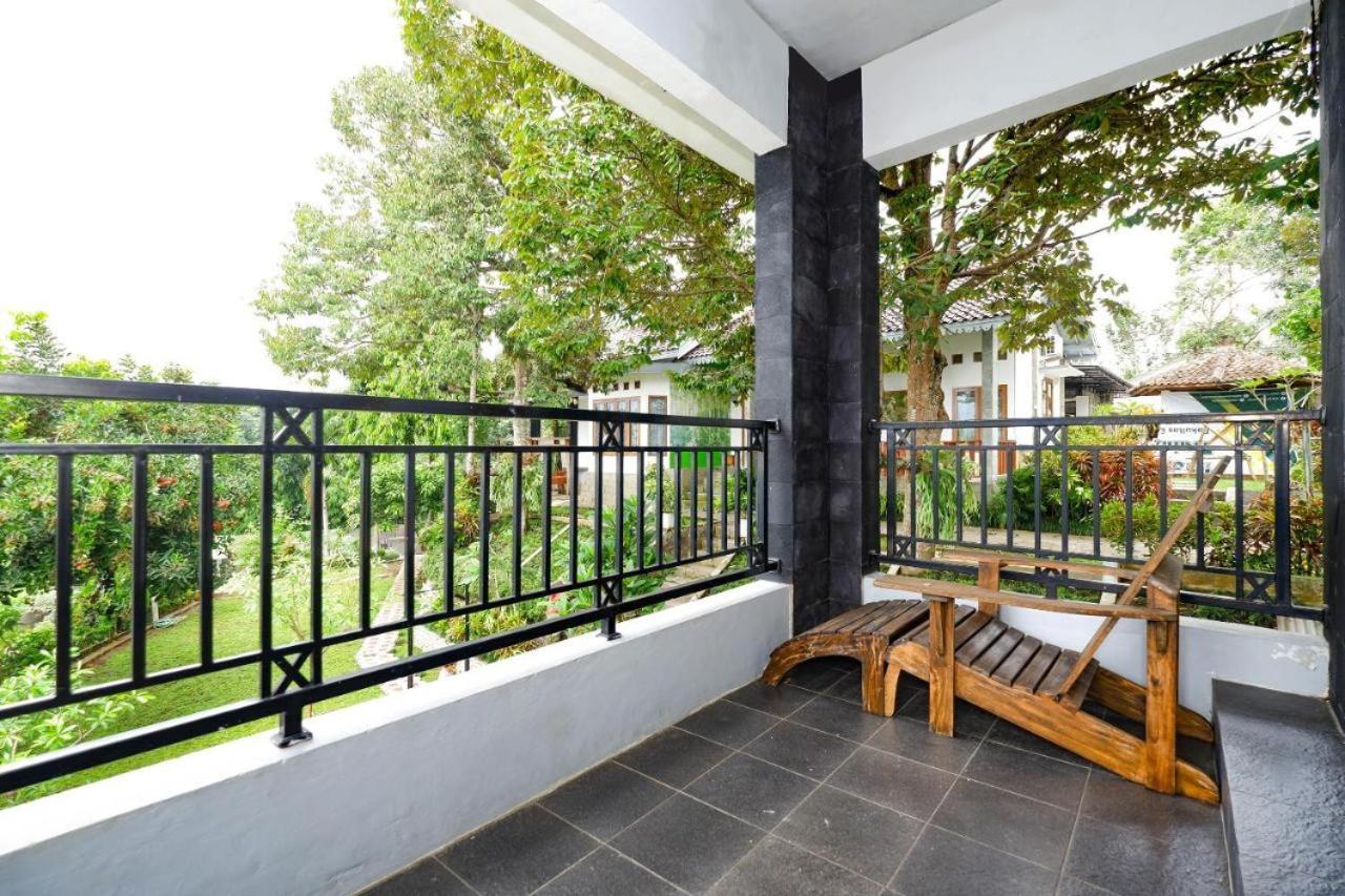 Guest House Gethsemane Salatiga Buitenkant foto