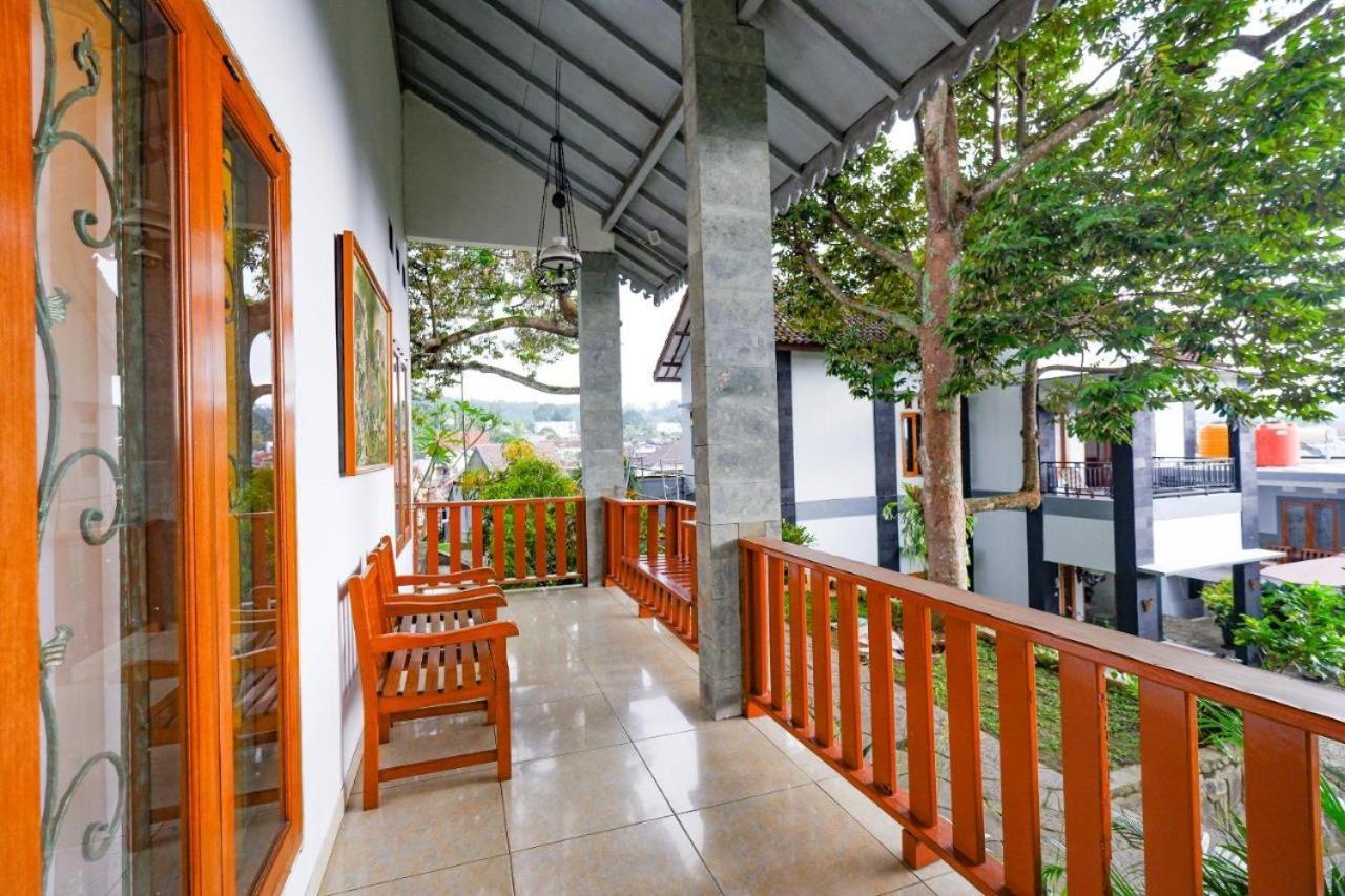 Guest House Gethsemane Salatiga Buitenkant foto