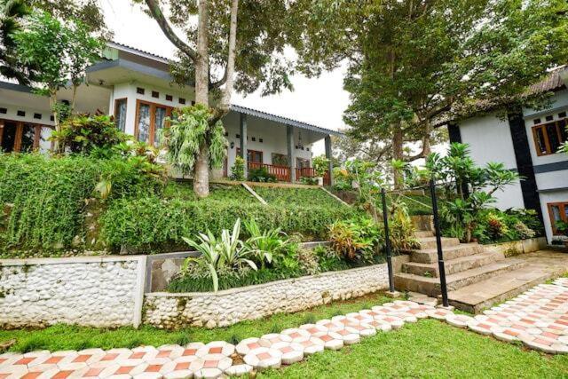 Guest House Gethsemane Salatiga Buitenkant foto