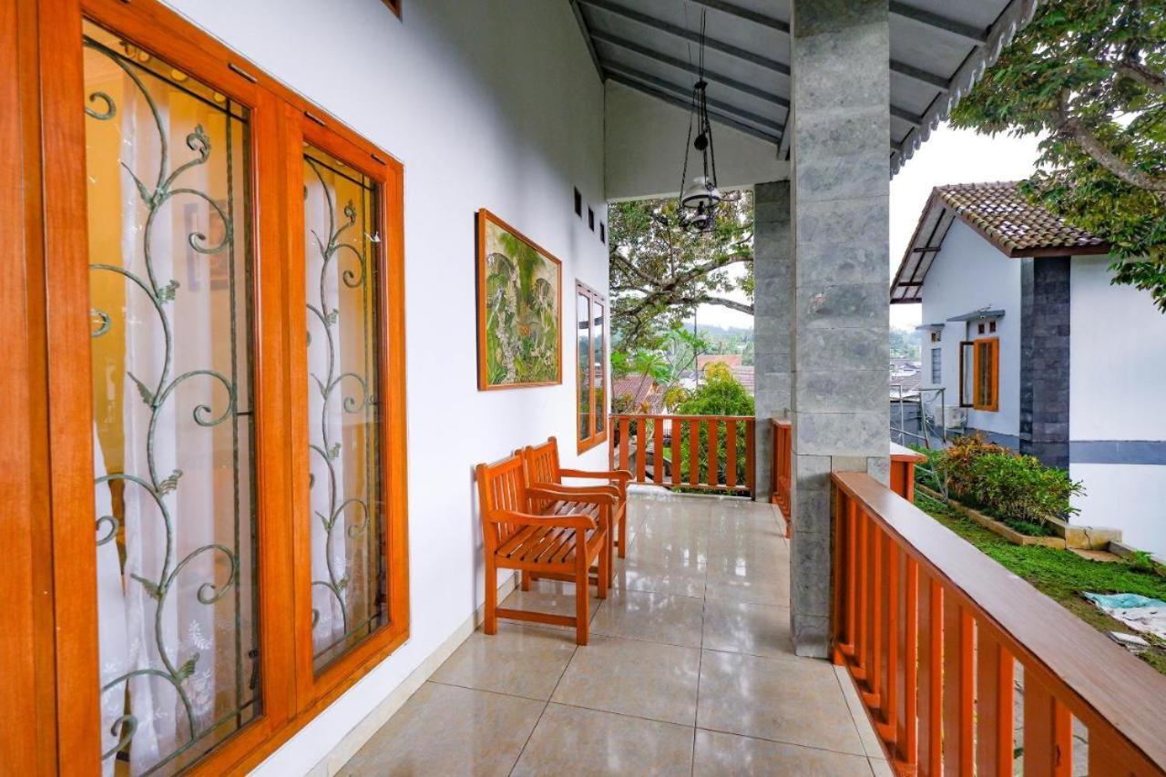 Guest House Gethsemane Salatiga Buitenkant foto